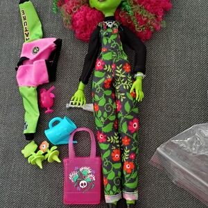 Venus McFlyTrap Monster HGreen Floral Overalls Doll Outfit with Pink Accessories